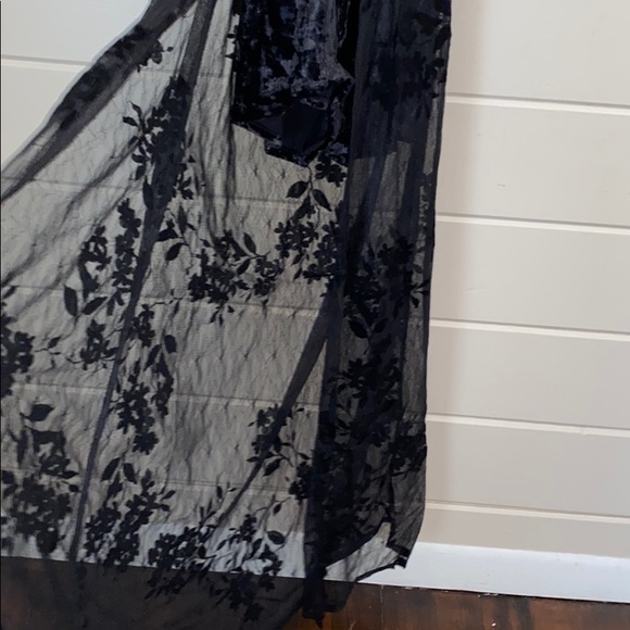 Band of Gypsies Flocked Floral Lace Maxi Dress - Picture 4 of 8